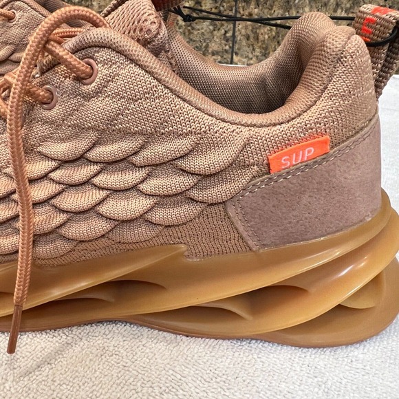 Mens Beige Non-slip Running Shoes NWOT Size 8 SupSport EU 42 Spiral Sole UNIQUE - Picture 5 of 10